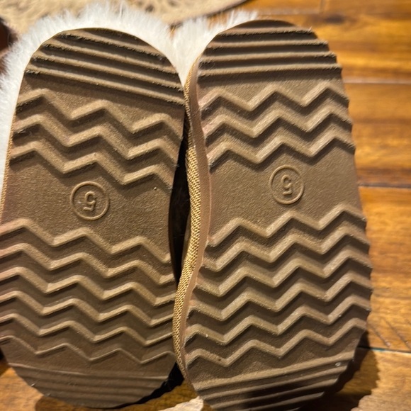 Brown and Cream Slippers with Plush Fur Trim - Picture 3 of 3